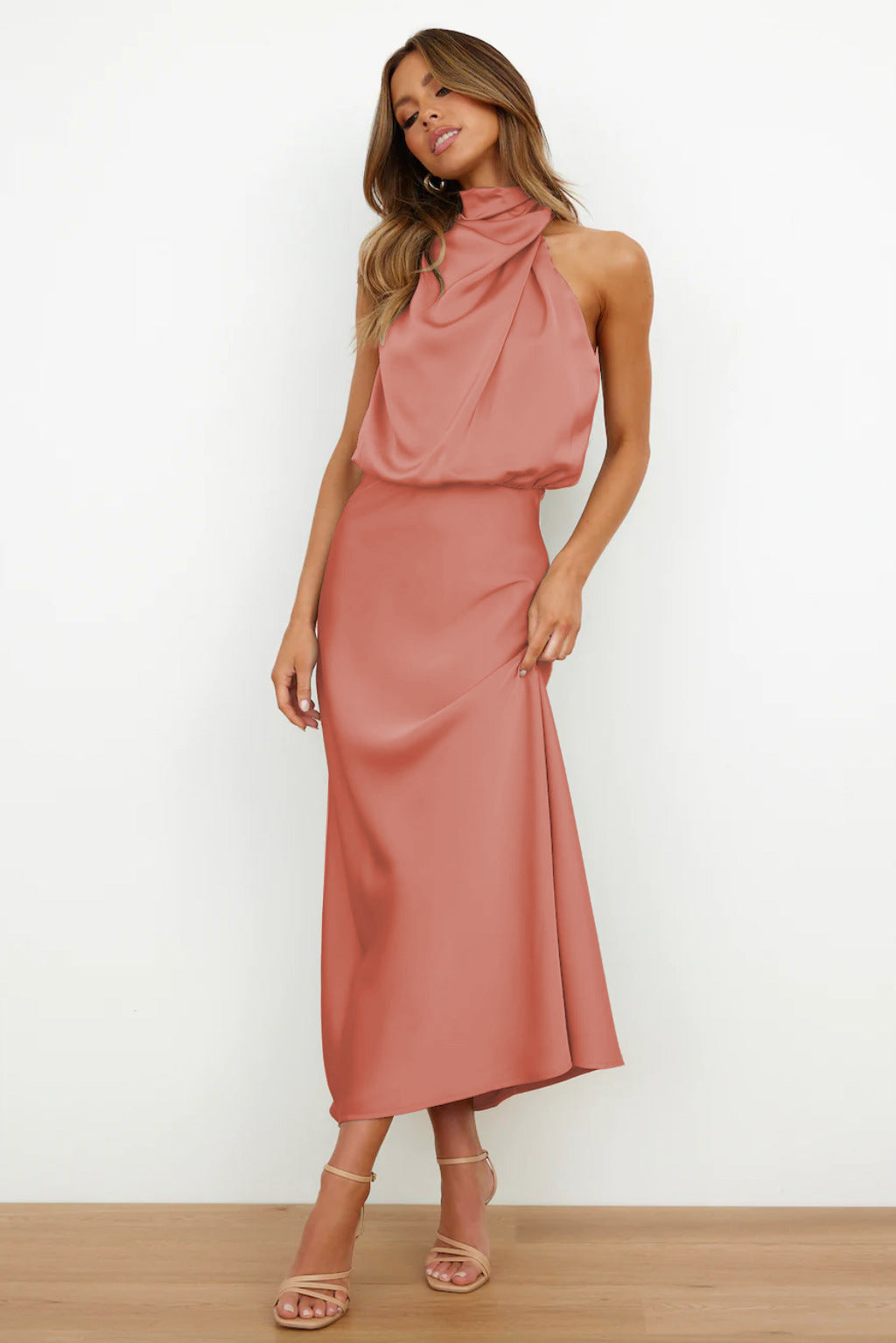 Moda Nova™ | Vestido largo de satén con escote redondo