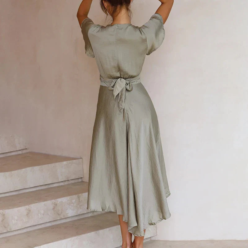 Clara - Vestido Elegante Satinado