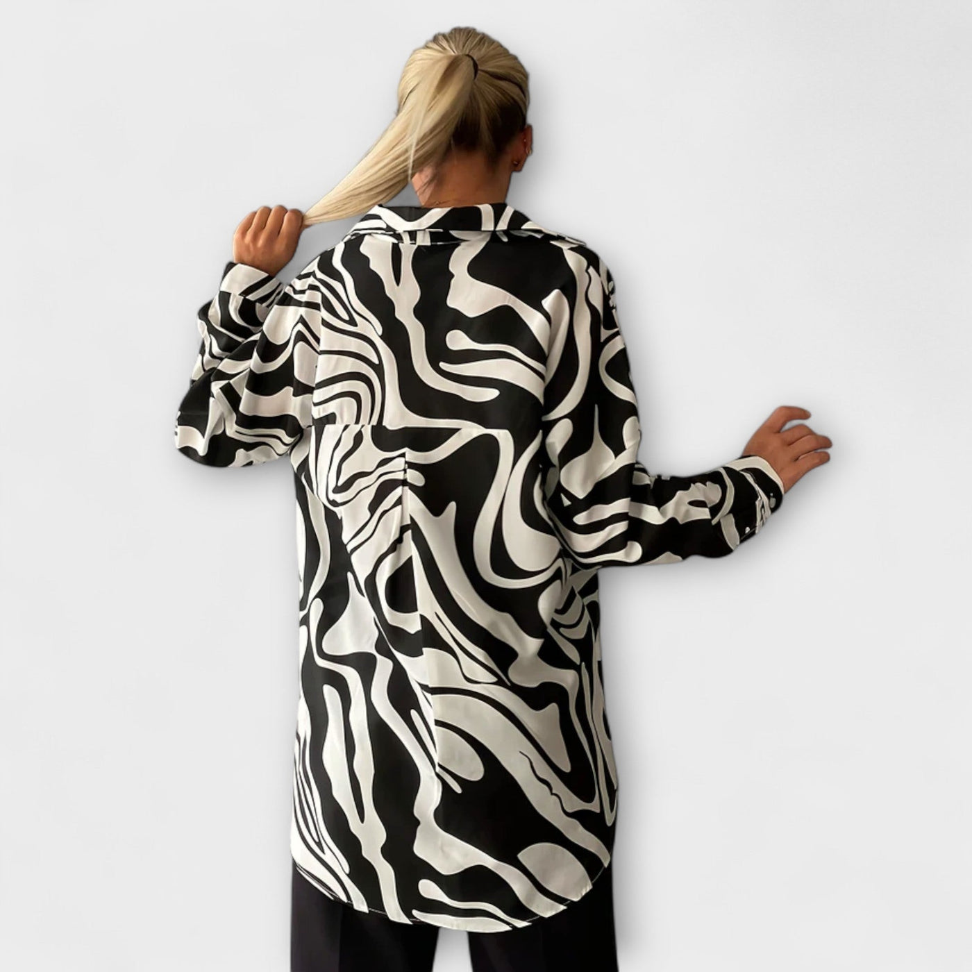 Lara – Blusa larga con estampado abstracto
