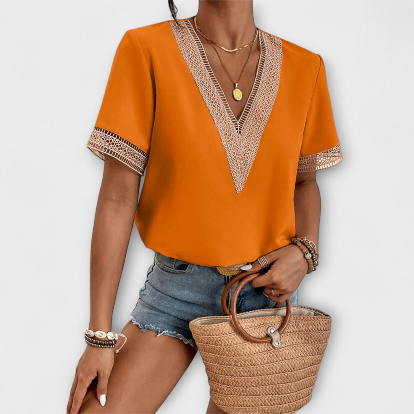 Rosa – Camiseta de corte en V con encaje